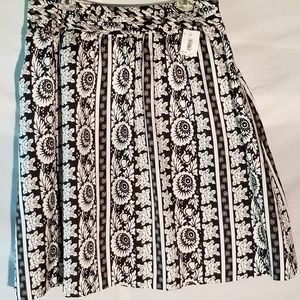 NWT Black and white skirt